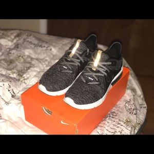 WMNS NIKE AIR MAX SEQUENT 3 RUNNING SNEAKER